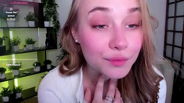 LianaBright online show from March 5, 2026, 1:56 am