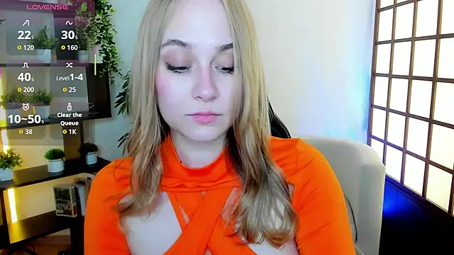 LianaBright online show from June 4, 2026, 1:44 am