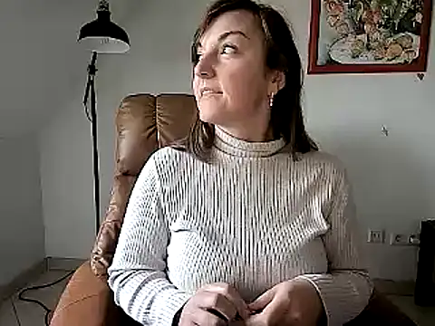 Snapshot of stunning_Rosi chatting on December 10, 2024, 12:05 pm stunning Rosi online show from December 10, 2024, 12:05 pm