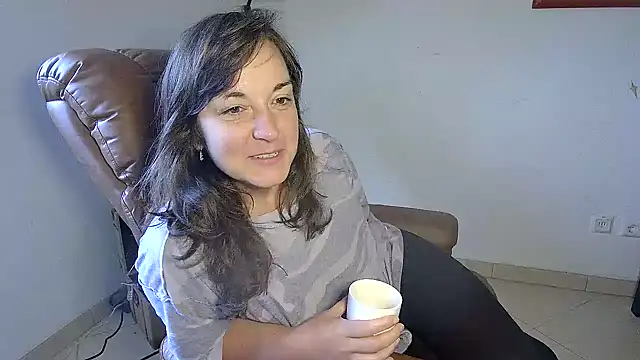 Snapshot of stunning_Rosi chatting on January 11, 2025, 8:33 am stunning Rosi online show from January 11, 2025, 8:33 am