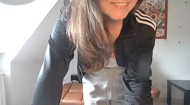 Snapshot of stunning_Rosi chatting on February 22, 2025, 1:02 pm stunning Rosi online show from February 22, 2025, 1:02 pm