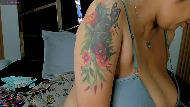 yahaira  online show from November 26, 2025, 1:56 pm