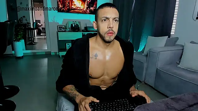 Maximo Marcelo online show from December 15, 2024, 3:09 pm