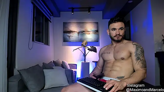 Maximo Marcelo online show from March 5, 2025, 2:03 am