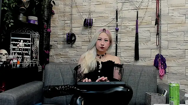 Snapshot of CruelMistress chatting on May 10, 2026, 12:49 am CruelMistress online show from May 10, 2026, 12:49 am