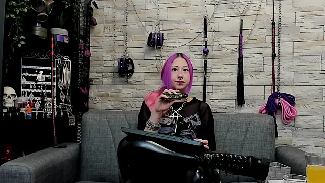 Snapshot of CruelMistress chatting on May 25, 2026, 1:33 am CruelMistress online show from May 25, 2026, 1:33 am