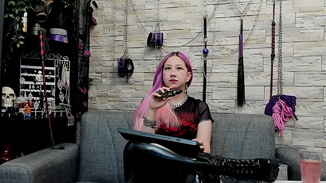 Snapshot of CruelMistress chatting on May 28, 2026, 1:03 am CruelMistress online show from May 28, 2026, 1:03 am