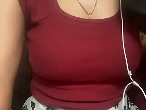 Snapshot of _FluffyHxney_ chatting on December 6, 2024, 6:04 am FluffyHxney online show from December 6, 2024, 6:04 am