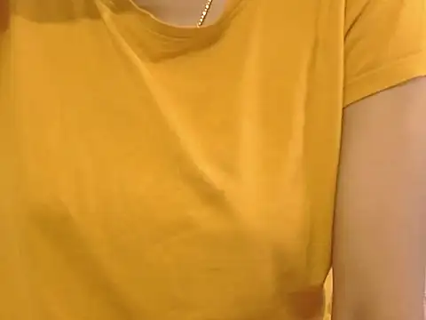 Snapshot of _FluffyHxney_ chatting on November 3, 2025, 2:46 am FluffyHxney online show from November 3, 2025, 2:46 am