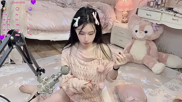 JennieKim RoseannePark online show from December 27, 2024, 1:18 pm