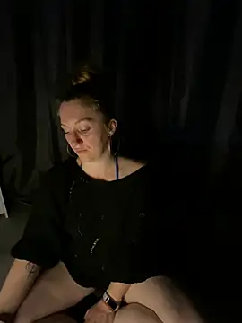 Snapshot of Stoner_BarbieXX chatting on June 24, 2026, 9:03 pm Stoner BarbieXX online show from June 24, 2026, 9:03 pm