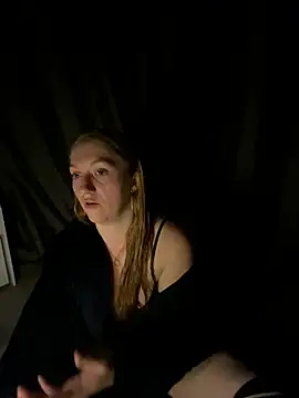 Snapshot of Stoner_BarbieXX chatting on August 4, 2026, 8:44 pm Stoner BarbieXX online show from August 4, 2026, 8:44 pm