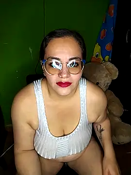 Snapshot of emily_sweet13 chatting on October 5, 2025, 8:40 pm emily sweet13 online show from October 5, 2025, 8:40 pm