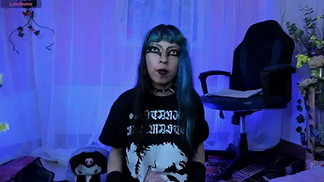 Neon 666  online show from December 5, 2024, 3:17 pm