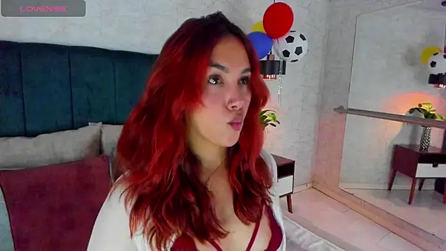 Snapshot of AdeleAndersonn chatting on June 19, 2026, 5:06 pm AdeleAndersonn online show from June 19, 2026, 5:06 pm