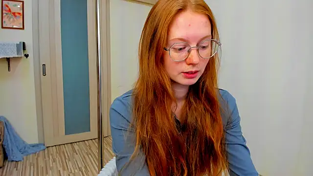 Snapshot of Fire_Luna chatting on October 7, 2025, 6:43 am Fire Luna online show from October 7, 2025, 6:43 am