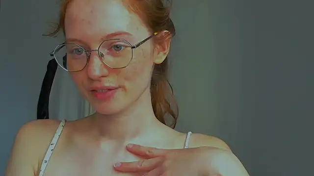 Snapshot of Fire_Luna chatting on July 20, 2026, 1:24 pm Fire Luna online show from July 20, 2026, 1:24 pm