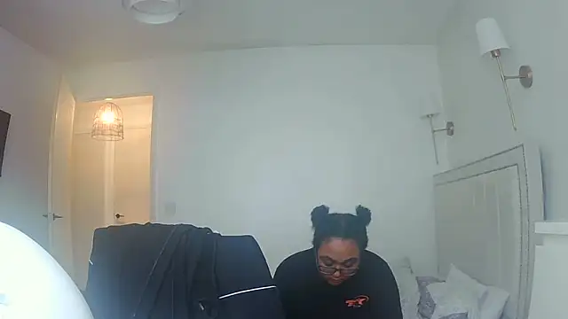 vanilla chocolate23 online show from February 13, 2026, 9:49 am