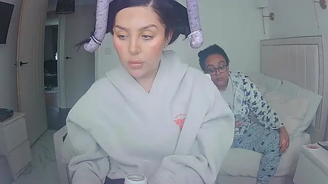 vanilla chocolate23 online show from March 4, 2026, 12:33 pm