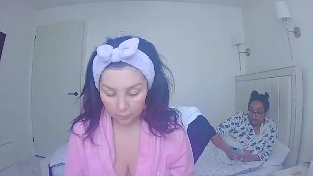 vanilla chocolate23 online show from March 26, 2026, 9:04 am