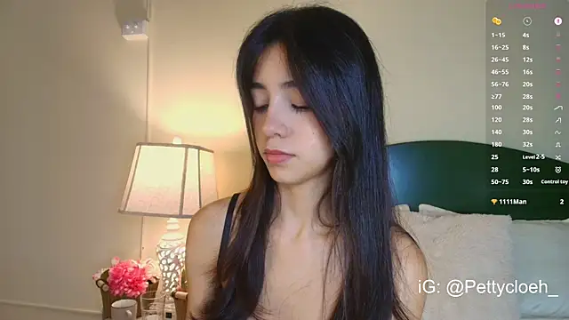 Snapshot of PettyCloeh chatting on May 27, 2026, 8:39 pm PettyCloeh online show from May 27, 2026, 8:39 pm