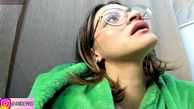 Angie Pirss online show from January 31, 2025, 1:43 am