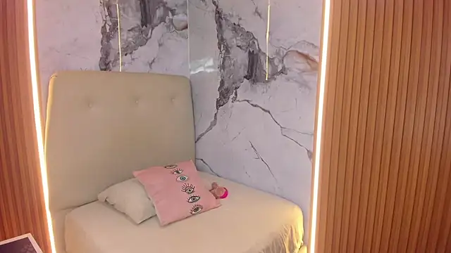 Alyssapark online show from April 29, 2026, 8:04 pm