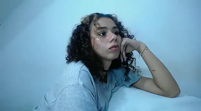 diamonmeli online show from January 17, 2025, 8:55 pm