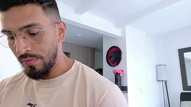 Snapshot of tony_muscle chatting on February 9, 2026, 8:02 pm tony muscle online show from February 9, 2026, 8:02 pm