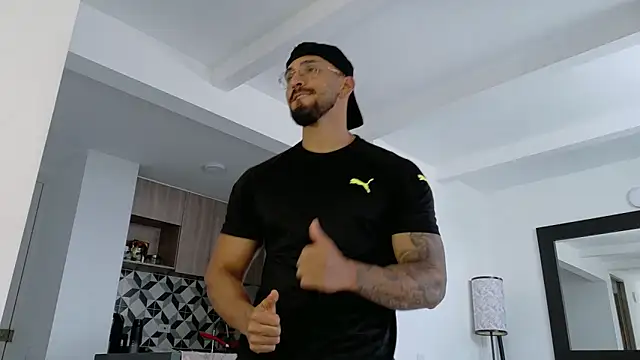 Snapshot of tony_muscle chatting on February 12, 2026, 9:10 pm tony muscle online show from February 12, 2026, 9:10 pm