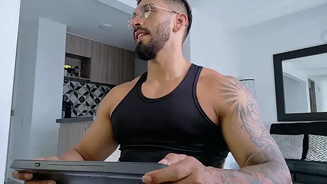 Snapshot of tony_muscle chatting on February 23, 2026, 8:06 pm tony muscle online show from February 23, 2026, 8:06 pm