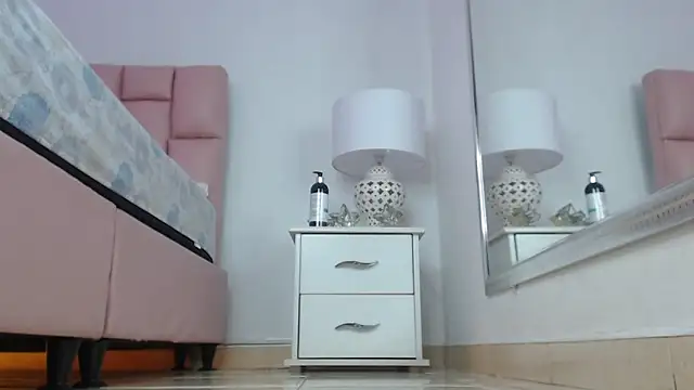 Snapshot of Zoe_Vixen chatting on December 19, 2024, 3:52 pm Zoe Vixen online show from December 19, 2024, 3:52 pm