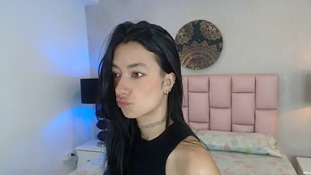 Snapshot of Zoe_Vixen chatting on February 1, 2025, 12:05 pm Zoe Vixen online show from February 1, 2025, 12:05 pm