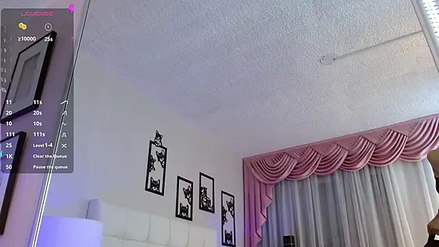 Snapshot of Zoe_Vixen chatting on February 14, 2025, 8:15 pm Zoe Vixen online show from February 14, 2025, 8:15 pm