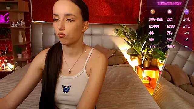 AuroraAksnesss online show from March 17, 2025, 8:29 am