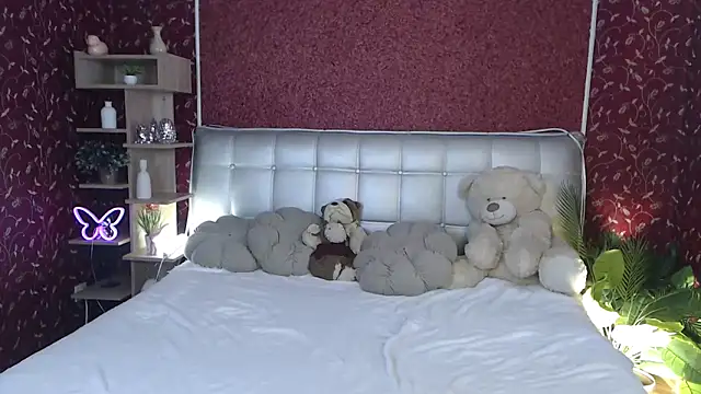 AuroraAksnesss online show from September 11, 2025, 8:14 am