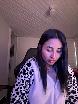 Anily Lovely online show from April 2, 2026, 11:02 pm