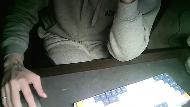 Snapshot of Ryan67533 chatting on December 22, 2024, 1:55 am Ryan67533 online show from December 22, 2024, 1:55 am