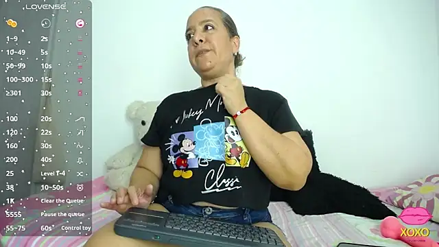 Snapshot of Iivana_19 chatting on February 25, 2026, 10:30 pm Iivana 19 online show from February 25, 2026, 10:30 pm