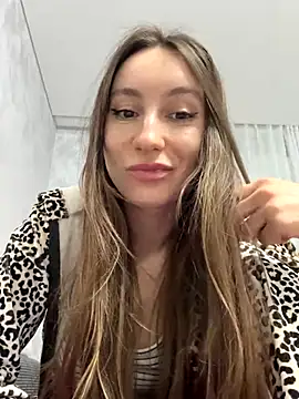 viviandaimond1 online show from October 8, 2025, 7:33 pm