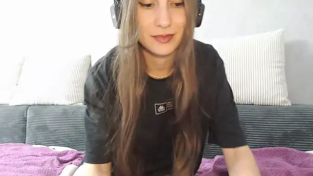 viviandaimond1 online show from October 30, 2025, 6:19 pm