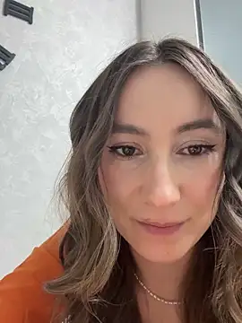 viviandaimond1 online show from March 3, 2026, 4:35 pm