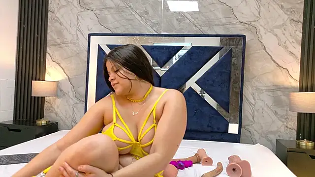 Snapshot of KarinaSimonz chatting on June 24, 2026, 7:57 pm KarinaSimonz online show from June 24, 2026, 7:57 pm
