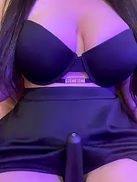 Snapshot of Cameelia chatting on November 18, 2025, 2:43 pm Cameelia online show from November 18, 2025, 2:43 pm