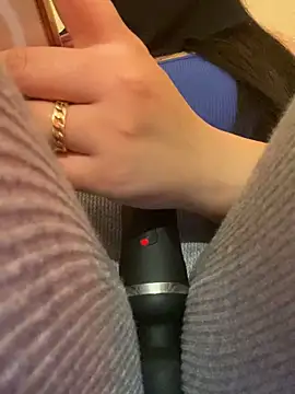 Snapshot of Cameelia chatting on December 1, 2025, 1:10 am Cameelia online show from December 1, 2025, 1:10 am