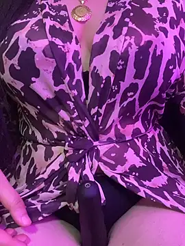 Snapshot of Cameelia chatting on February 28, 2026, 10:33 pm Cameelia online show from February 28, 2026, 10:33 pm