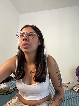 Argentiiniita online show from March 19, 2025, 2:35 pm