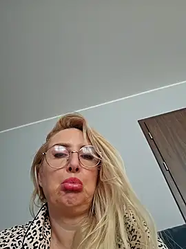 MariaRichi  online show from March 4, 2025, 10:24 am