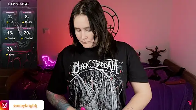 Emmybrightj  online show from December 15, 2025, 1:32 am