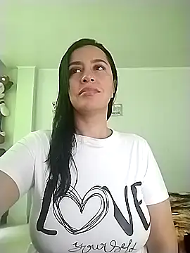 hailey85 online show from October 18, 2025, 7:25 pm